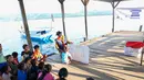 Anak-anak di pesisir Tolitoli antusias mengikuti kegiatan belajar interaktif. (Adv/BRI)
