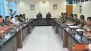 Citizen6, Surabaya: Penyerahan dokumen Wasrik yang digelar di Ruang Rapat Utama Ki hadjar Dewantara Mako Kobangdika dihadiri oleh para Komadan Kodik dan Pusdik dijajaran Kobangdikal. (Pengirim: Penkobangdikal).
