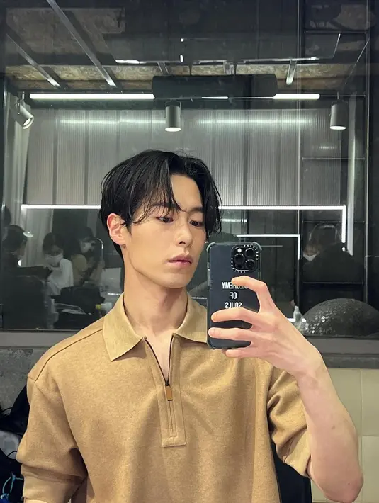 Lee Jae Wook mengawali kariernya di tahun 2018 setelah direkrut oleh agensi VAST Entertainment milik aktor Hyun Bin. (FOTO: instagram.com/jxxvvxxk/)