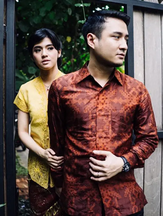 Namun ada juga yang membela DJ Una, "Kayaknya bukan hamil deh, nggak mungkin jarak sebulan doang langsung gede banget gitu perutnya. Doi nikah Juli kan? pas nikah perutnya masih slik," tulis salah satu akun. (Instagram/putriuna)