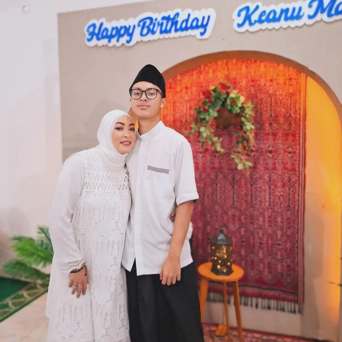 "Teruslah menjadi anak yang baik, yang selalu berbagi dengan orang lain. Semoga rahmat Allah selalu menyertaimu," pungkasnya.