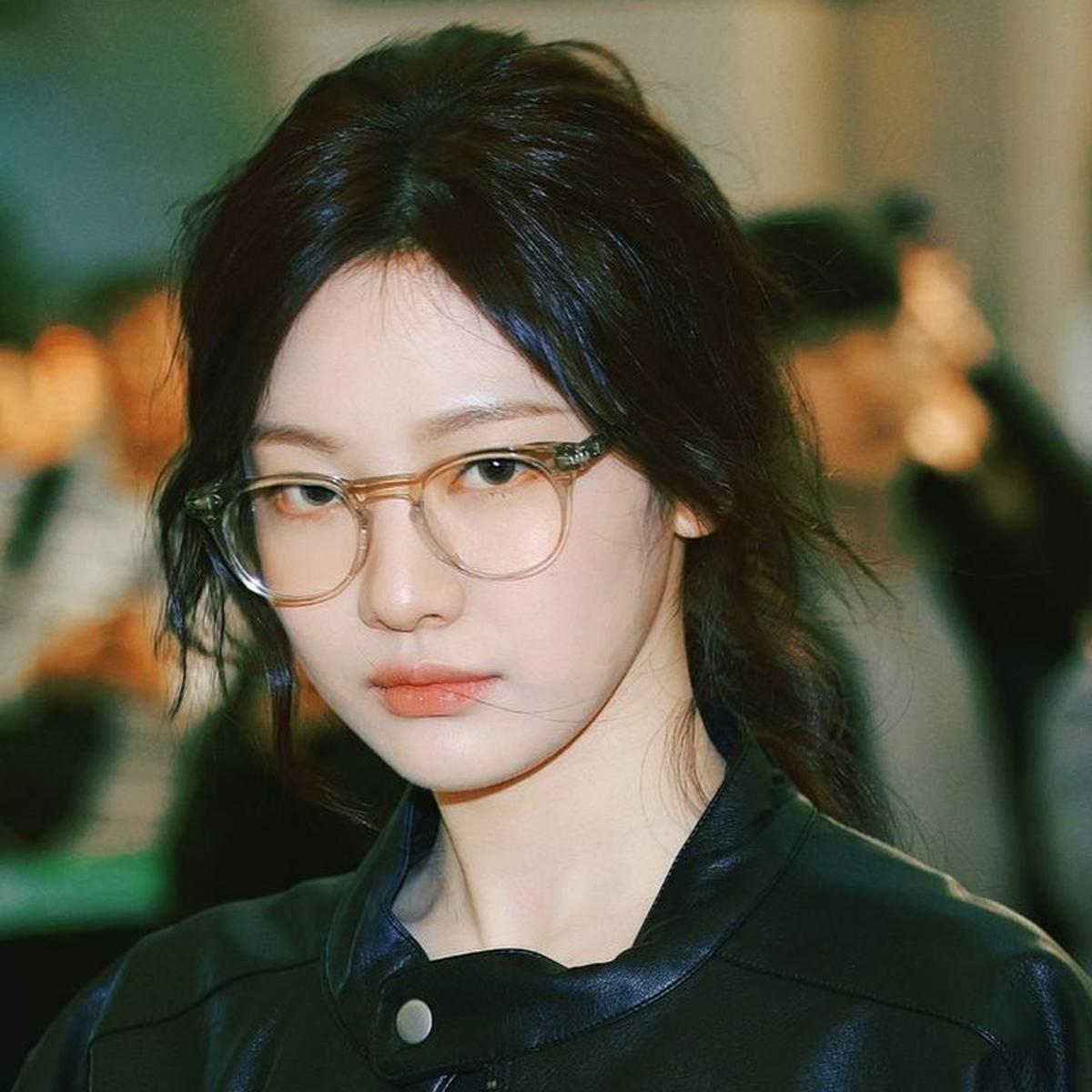 Gangguan Penglihatan Tak Halangi Karier, 8 Idol Korea Ini Jadi Inspirasi