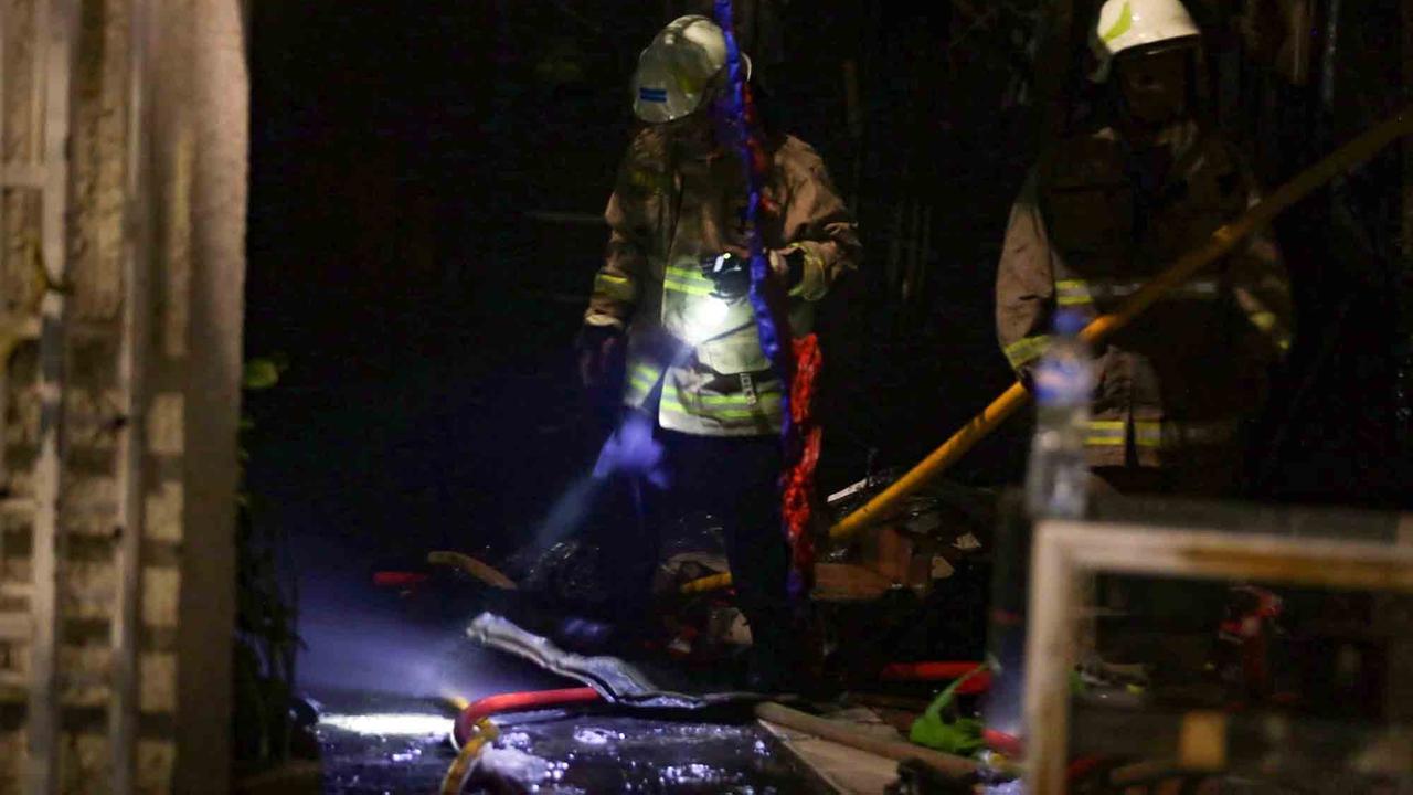 FOTO: Api Lahap Pasar Taman Puring, 500 Kios Hangus Terbakar