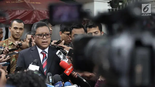 Bicara Soal Azwar Anas, Sekjen PDIP Keluarkan Air Mata