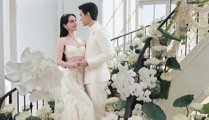 Potret dekorasi tangga pernikahan Davika Hoorne dan Ter Chantavit. [IG: @davikah]