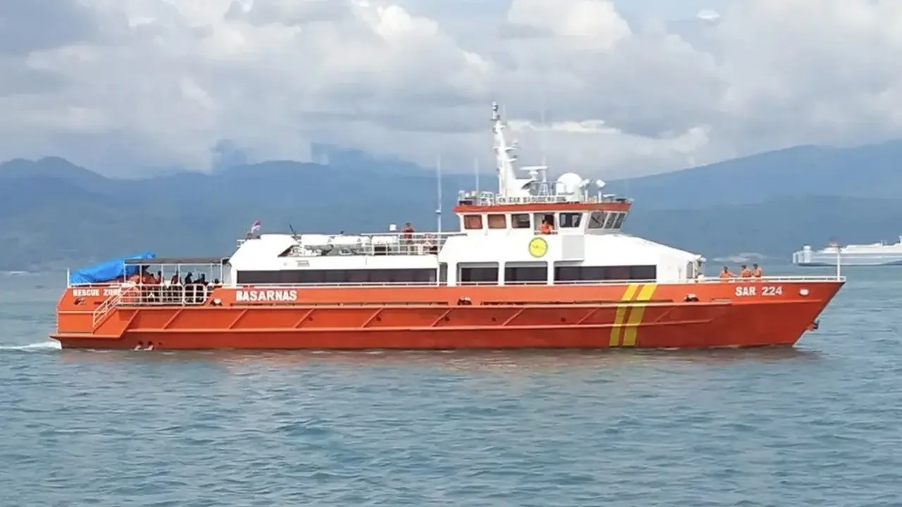 Hari Ketiga 5 Jurnalis Hilang Kontak, KN SAR Basudewa Dikerahkan Sisir Anak Krakatau