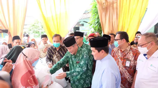 Menteri BUMN Erick Thohir halal bihalal bersama para santri di Pondok Pesantren Mathla’ul Anwar Banten, (11/5/2022).