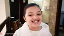 Jika usia Arsy sudah menginjak 9 tahun, barulah dia bisa pakai jenis kawat gigi permanen. Kecantikannya pun bertambah kala ia pakai behel. (YouTube/The Hermansyah A6).