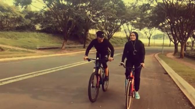 Hengky Kurniawan dan Sonya Fatmala (dok. Instagram @hengkykurniawan/https://www.instagram.com/p/B2wPsq6F7tn/Putu Elmira)