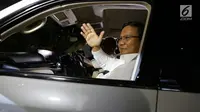 Bakal calon presiden Prabowo Subianto melambaikan tangan saat tiba di kediaman Ketua Umum Partai Demokrat Susilo Bambang Yudhoyono (SBY) di Jakarta, Rabu (12/9). (Merdeka.com/Imam Buhori)