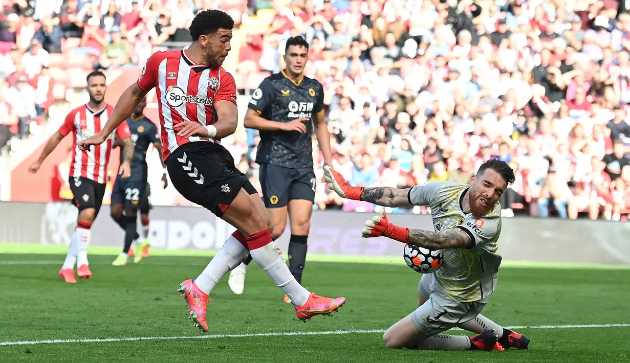 Jose Sa menjadi kiper dengan rasio presentase penyelamatan terbaik di Liga Inggris dengan 85,9 persen. Mengungguli Mendy dan Ramsdale yang juga tampil apik musim ini. (AFP/Glyn Kirk)