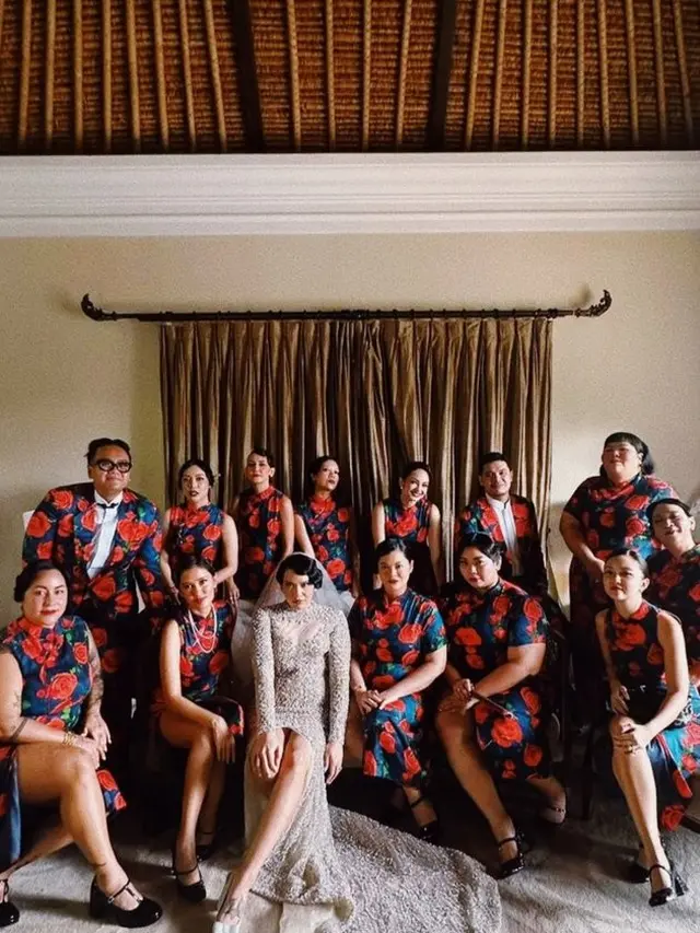 7 Potret Menawan Enzy Storia Pakai Cheongsam, Jadi Bridesmaid untuk Sahabat