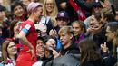 United States' forward Megan Rapinoe (L)  celebrates with supporters after winning  the France 2019 Women's World Cup Group F football match between USA and Thailand, on June 11, 2019, at the Auguste-Delaune Stadium in Reims, eastern France. (Photo by Lionel BONAVENTURE / AFP)