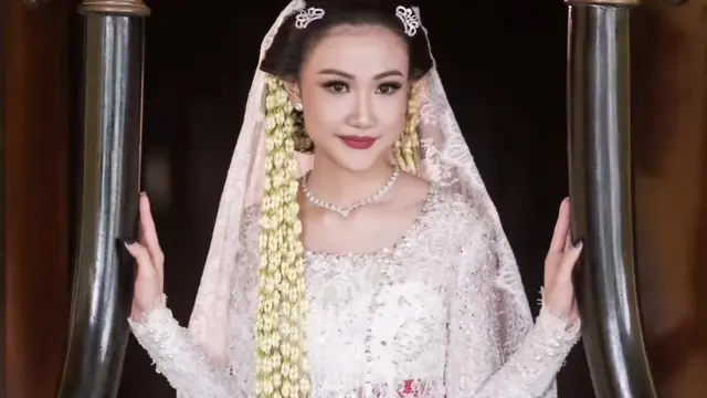 Wanita Mirip BCL