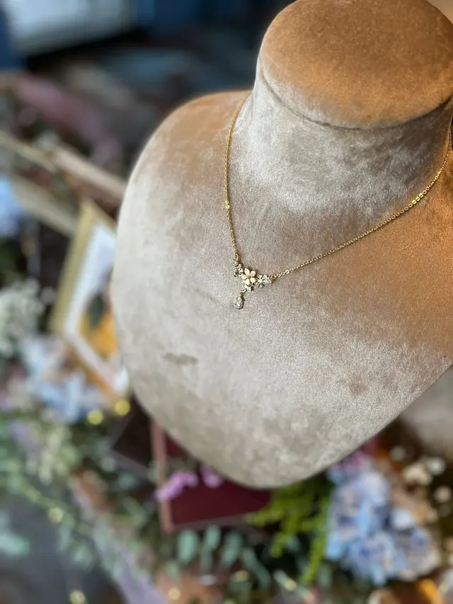 Peluncuran koleksi kolaborasi Maudy Ayunda dan Tulola.