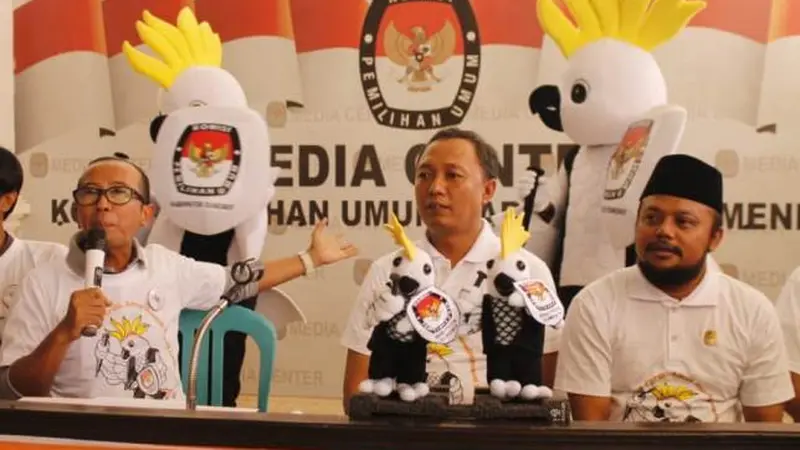 Komisi Pemilihan Umum (KPU) Kabupaten Sumenep memilih kakatua Jambul Kuning sebagai maskot Pemilihan Bupati Sumenep 2020.
