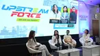 Upstream Champion, Theresia lin Wulandari (kedua kiri) saat menjawab pertanyaan peserta pada gelaran “Upstream Force We Are The Energy” di Auditorium Gedung Griya Legita, Lantai 3 Universitas Pertamina, Jakarta, Kamis (6/11/2025). (Fimela.com/Adrian Utama Putra)