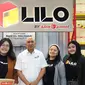 Menteri Koperasi dan UKM Republik Indonesia Teten Masduki (tengah) saat berkunjung ke booth LILO, layanan fulfillment Lion Parcel, dalam acara Indonesia Digital MeetUp 2023 yang digelar SMESCO pada 5-6 Oktober 2023. (Dok&nbsp;Lion Parcel)
