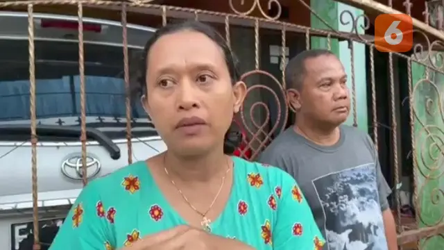 Rosmani, pemilik rumah yang terdampak kerusakan akibat ledakan gas CNG di Kecamatan Cibadak Kabuoaten Sukabumi (Liputan6.com/Fira Syahrin)