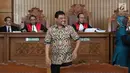 Presiden Konfederasi Serikat Pekerja Indonesia (KSPI) Said Iqbal (kiri) meninggalkan terdakwa kasus penyebaran berita bohong atau hoaks Ratna Sarumpaet (kanan) dalam sidang lanjutan di PN Jakarta Selatan, Selasa (9/4). (Liputan6.com/Immanuel Antonius)
