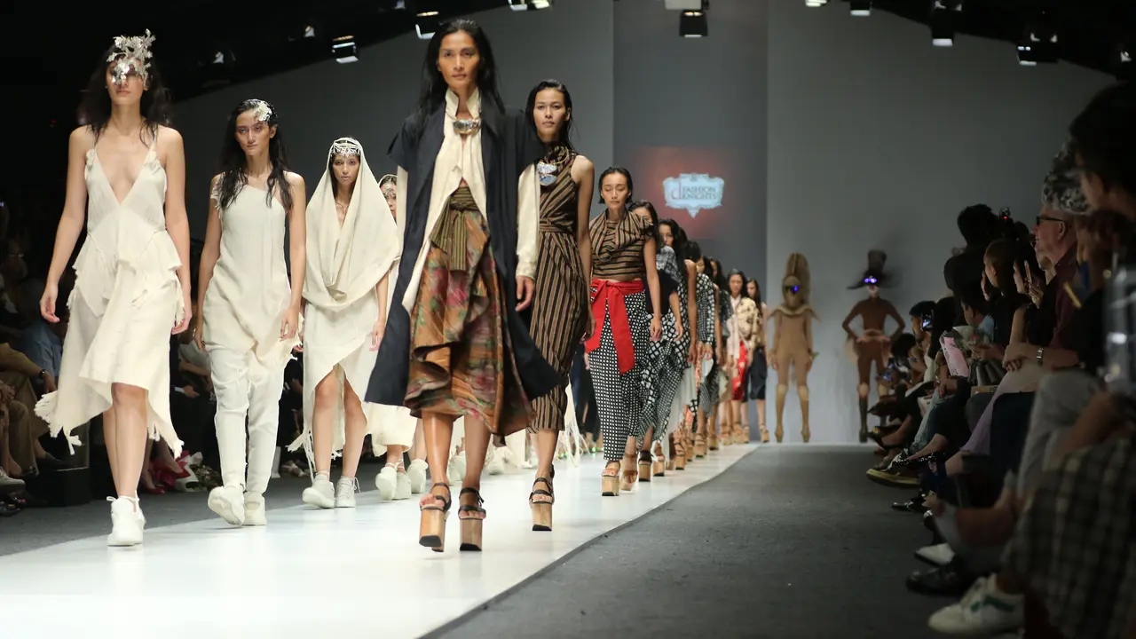 Dewi Fashion Knights - Jakarta Fashion Week 2016 2