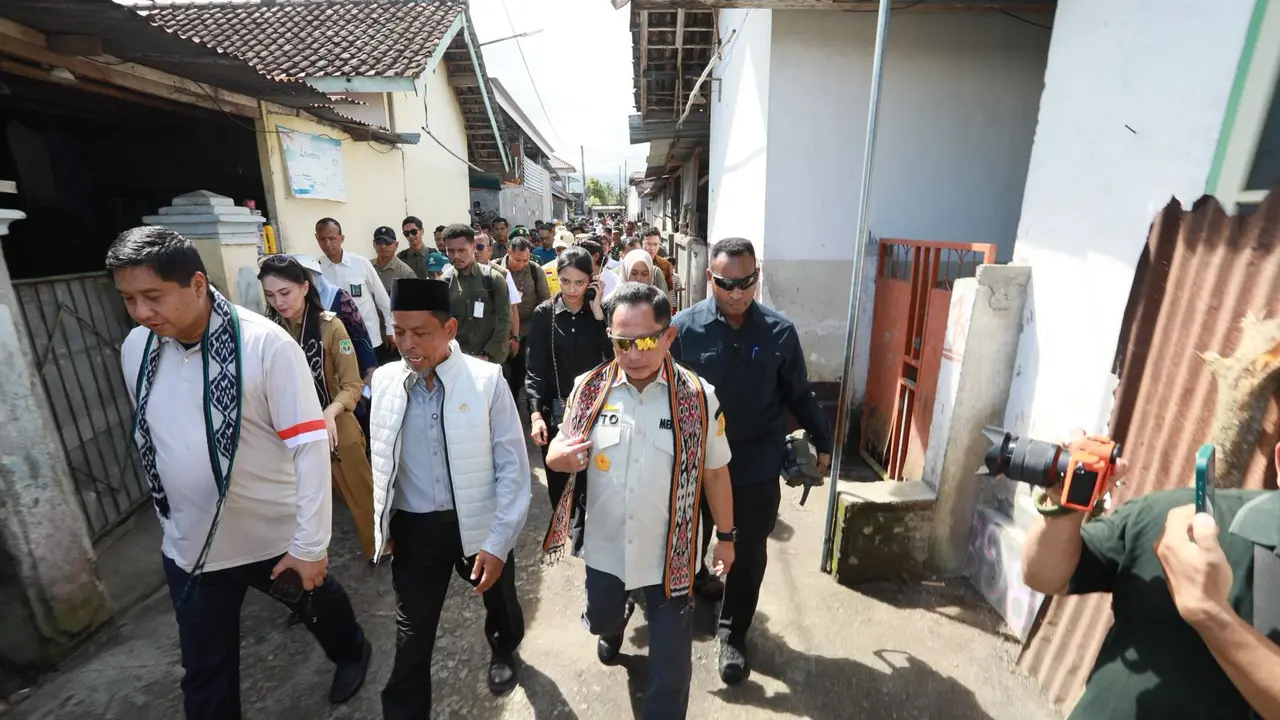 Mendagri dan Menteri Ara Luncurkan Program Bedah Rumah