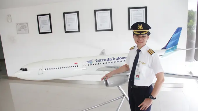 Gagah, Ini Kapten Pilot Cewek Pertama Garuda Indonesia