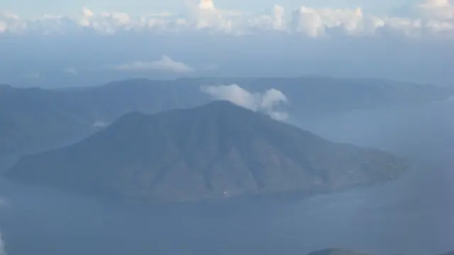 Gunung Maru di Pulau Pura dekat Alor NTT Gunung Bagging