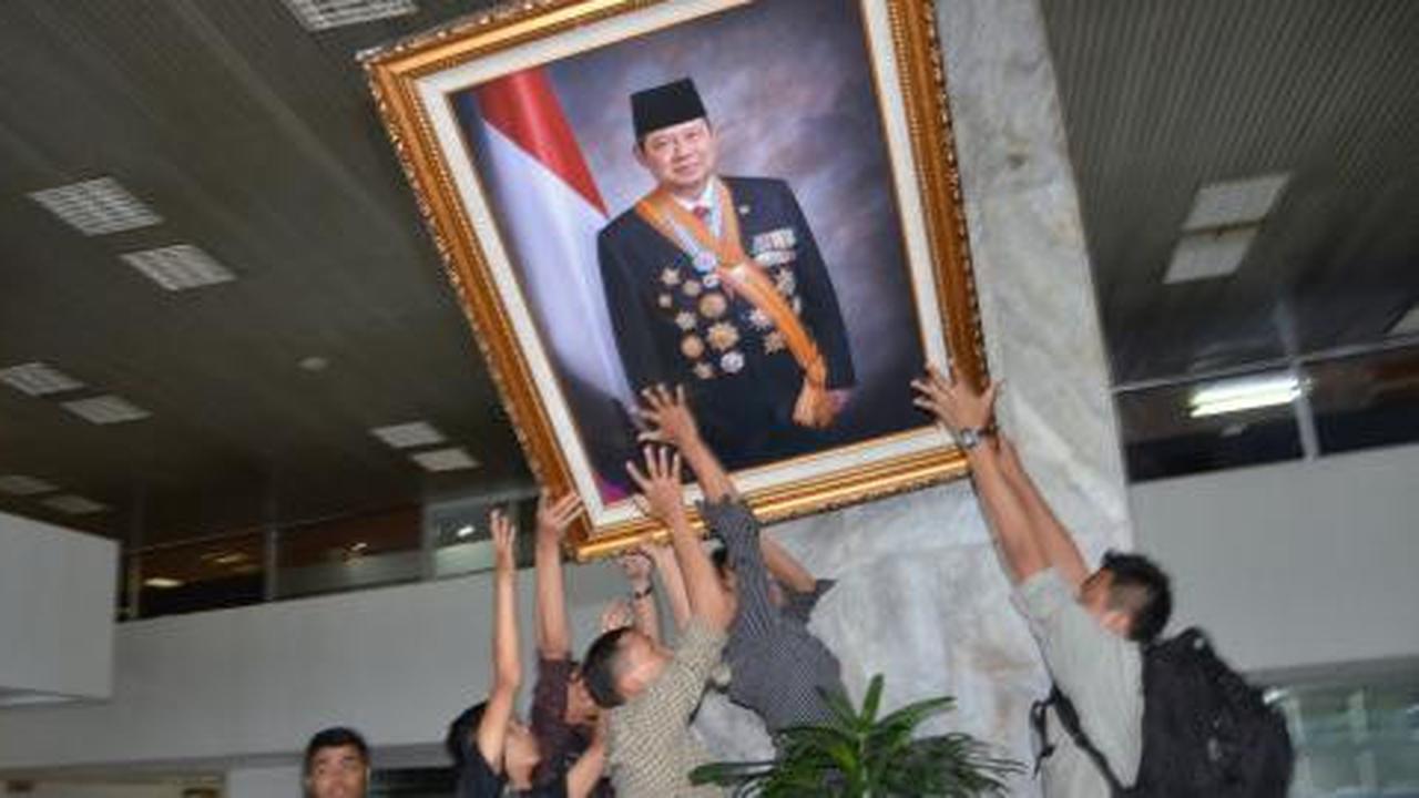 Taufiq Kiemas minta perusak foto SBY diproses