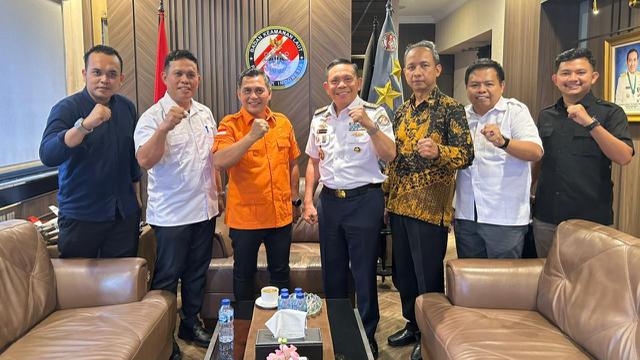 Silaturahmi antara calon Ketua Umum KONI DKI Jakarta, Achmad Azran, dengan Ketua Persatuan Ski Air dan Wakeboard Seluruh Indonesia (PSAWI) DKI Jakarta, Laksdya TNI Irvansyah.