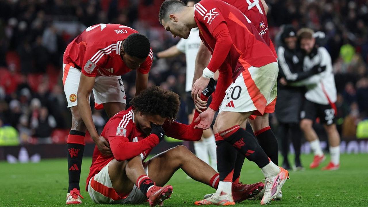 FOTO: Tangis Pemain Manchester United Pecah usai Tersingkir dari Piala FA