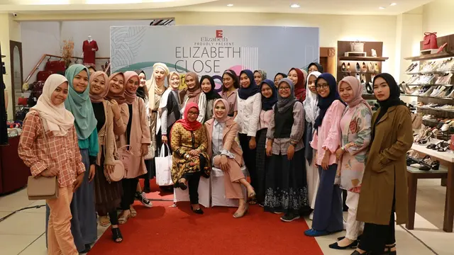 Bagikan Ilmu Seputar Dunia Fashion, Elizabeth Lanjutkan Roadshow di Yogyakarta