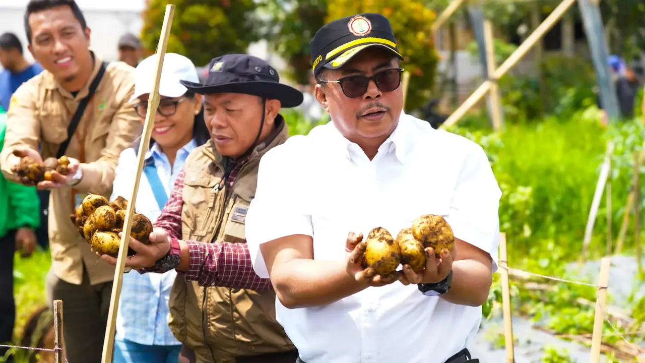 Kegiatan off-farm diarahkan untuk memperkuat sisi hilir melalui diversifikasi usaha, pengolahan pascapanen, pembentukan unit usaha bersama, serta fasilitasi pemasaran hingga ekspor.