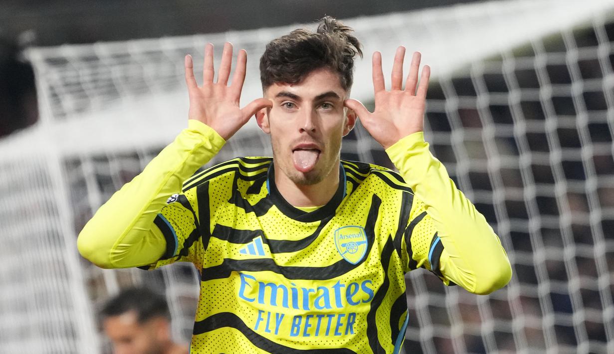 Pemain Arsenal, Kai Havertz melakukan selebrasi setelah mencetak gol kemenangan Arsenal atas Brentford pada laga pekan ke-13 Liga Inggris 2023/2024 di Gtech Community Stadium, London, Inggris, Minggu (26/11/2023) dini hari WIB. (AP Photo/Kirsty Wigglesworth)