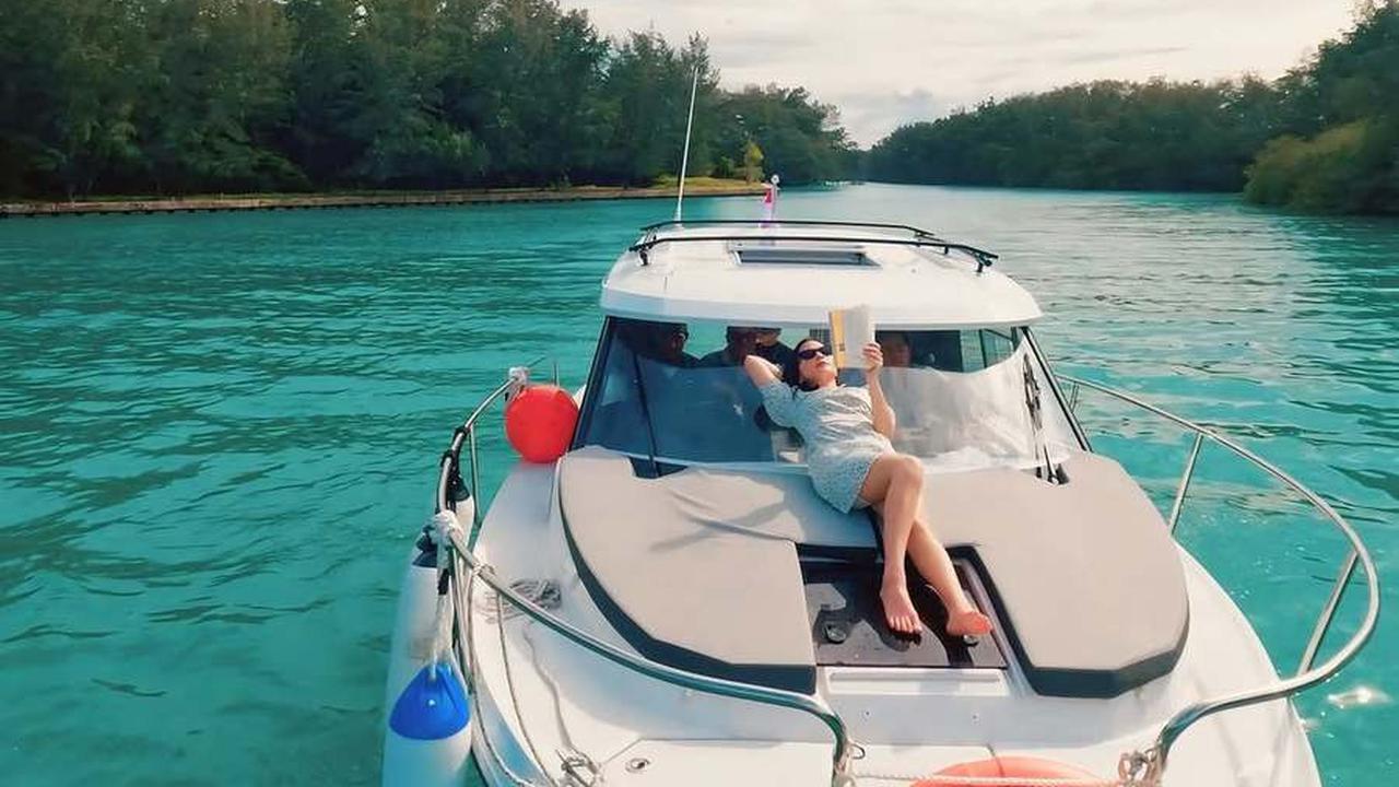 Potret Prilly Liburan Pakai Yacht Mewahnya, Aura Perempuan Sukses Kuat Terpampang Nyata