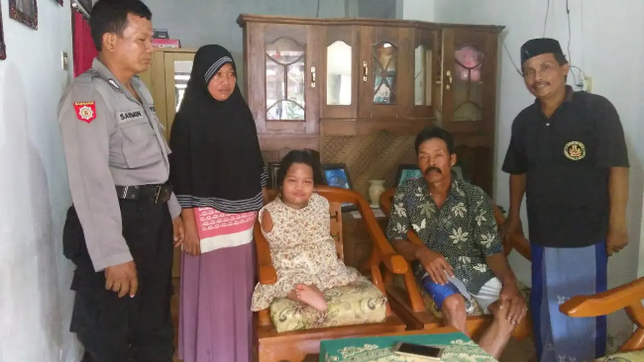 Tetap Semangat Sekolah, Gadis Difabel Asal Jember Ini Luput dari Bantuan Pemerintah