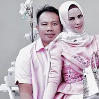 Anggel Lelga dan Vicky Prasetyo akan resmi menikah secara negara pada 9 Februari 2018 mendatang. Seperti diketahui, pasangan ini mengaku telah menikah siri. (Instagram/angellelga)