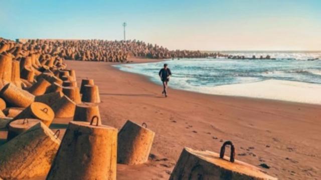 Terdapat puluhan objek wisata yang tersebar di sepanjang jalur Pantai Selatan Pulau Jawa.