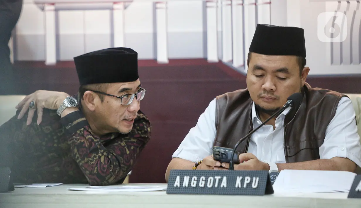 Ketua KPU Hasyim Asy'ari mengatakan program election visit dilaksanakan untuk memberikan kesempatan kepada berbagai pihak mengikuti perkembangan pemilu di Indonesia. (Liputan6.com/Angga Yuniar)