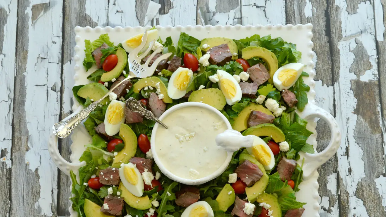 Ilustrasi salad alpukat