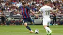 Pada menit ke-34, Barcelona berhasil unggul 1-0 lewat gol yang diciptakan oleh Robert Lewandowski. (AP/Joan Monfort)