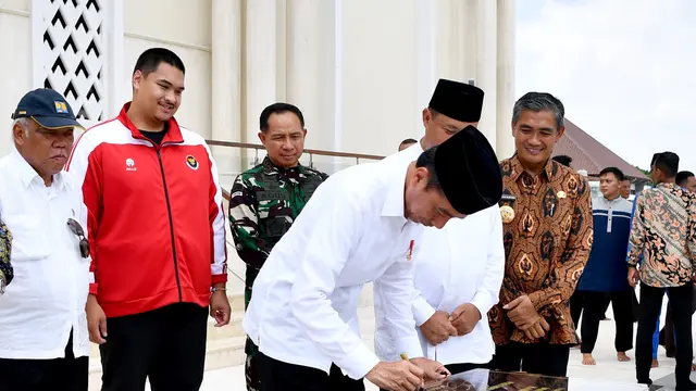 Jokowi Resmikan Masjid Agung Madaniyah Karanganyar