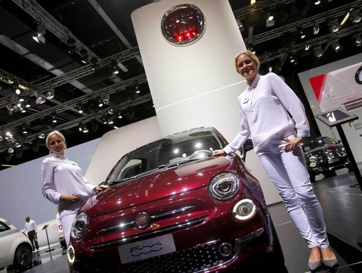 Deretan model cantik dan seksi pemanis Frankfurt Motor Show