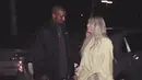 Tak perlu mengenakkan pakaian terbuka di area payudara atau bokong, Kim Kardashian tampak cantik saat kencan dengan Kanye West. (instagram/kimkardashian)