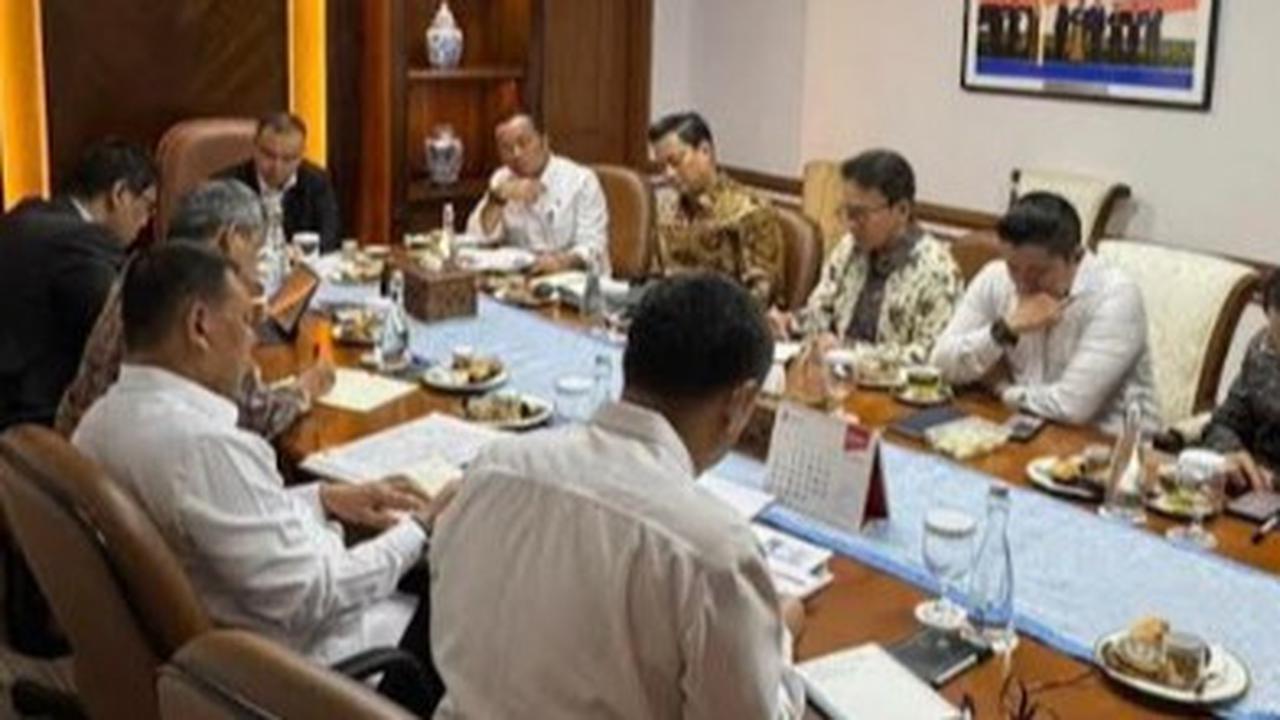 Jelang Setahun Pemerintahan Prabowo, Menteri Kabinet dan Sufmi Dasco Bahas Isu Strategis