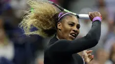 Petenis Amerika Serikat, Serena Williams mengembalikan bola ke arah petenis Ukraina, Elina Svitolina pada babak semifinal AS Terbuka 2019 di USTA Billie Jean King National Tennis Center, Rabu (5/9/2019). Serena melangkah ke final setelah mengalahkan Svitolina 6-3 dan 61. (AP/Adam Hunger)