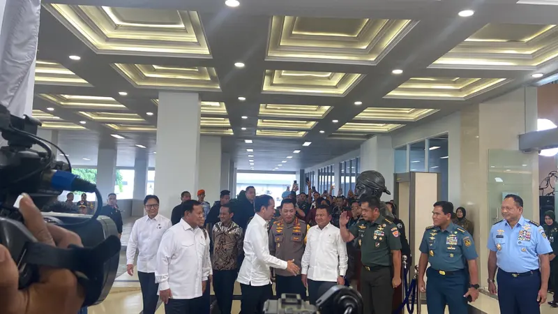 Presiden Joko Widodo (Jokowi) didampingi Menhan Prabowo Subianto, meresmikan Rumah Sakit Pusat Pertahanan Negara (RSPPN) Panglima Besar Soedirman di Bintaro Jakarta Selatan, Senin (19/2/2024).