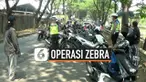 Seorabg pengendara motor ditangkap ketika berusaha melarikan diri saat razia polisi, Sang pengendara kabur menggunakan kunci cadangan. Alasan kabur karena kendaraan tidak STNK dan SIM.