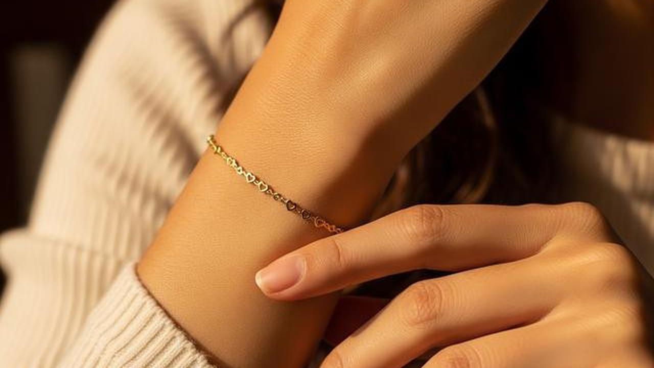 8 Pilihan Gelang Emas Minimalis Tipis tapi Tetap Terlihat Mahal, Tampil Berkelas Setiap Saat