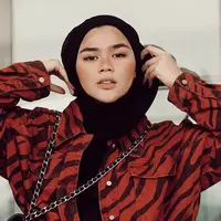 Pemilik nama lengkap Sivia Azizah ini mengawali kariernya sebagai penyanyi saat mengikuti ajang Idola Cilik pada 2008 silam. (Liputan6.com/IG/@siviazizah)